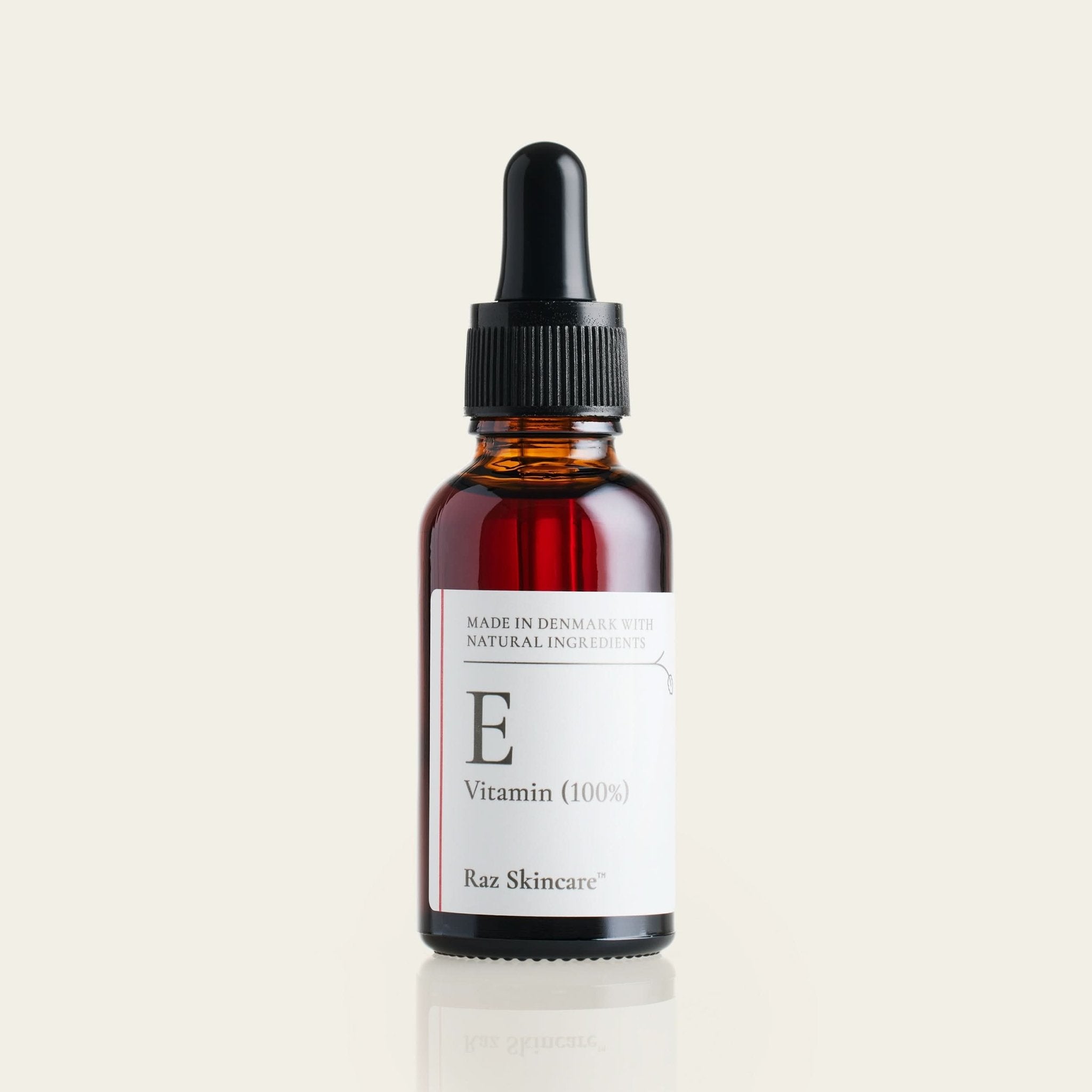 E - Vitamin 100% 30ml - Raz Skincare - E Vitamin 100% med beige baggrund