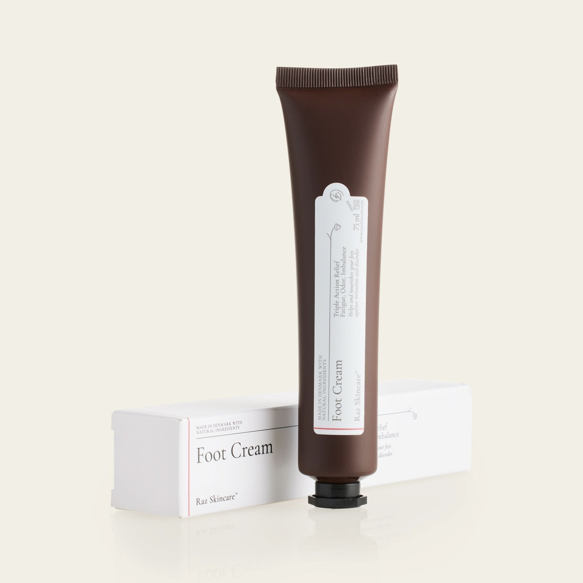 Foot Cream 75ml - Raz Skincare - Foot Cream ved siden af dens emballage