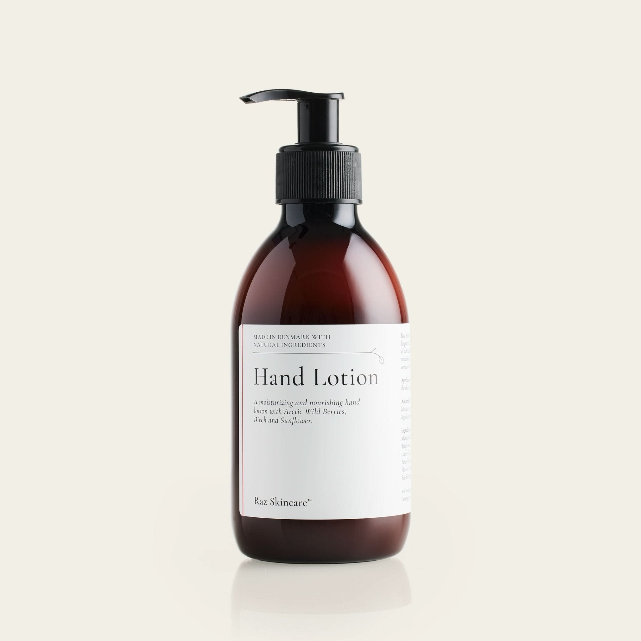 Hand Lotion 300ml - Raz Skincare - Placeret foran en beige baggrund