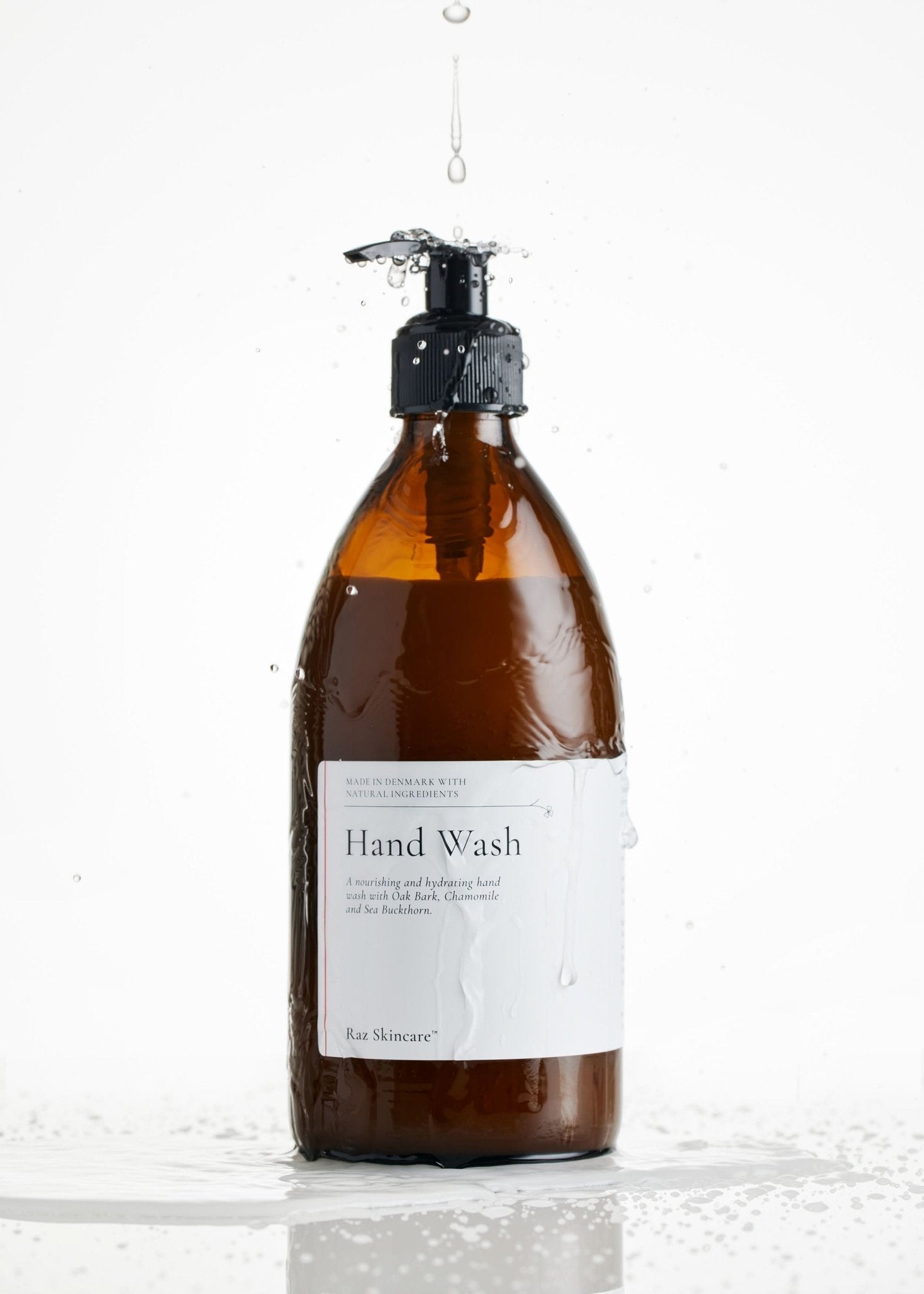 Hand Wash 500ml - Raz Skincare - Hand Wash hvor der bliver skænket vand ovenfra