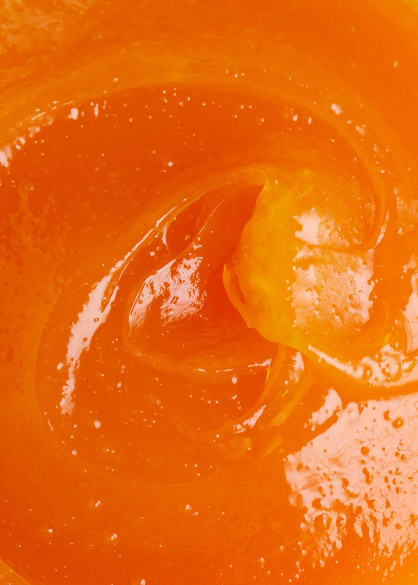 Repair Salve, Warming effect 100ml - Raz Skincare - Nærbillede af orange gelé-agtig, indholdet af produktet
